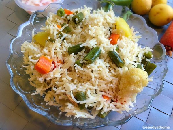 Veg pulao recipe, Mixed vegetable pulav, How to make veg pulao ...